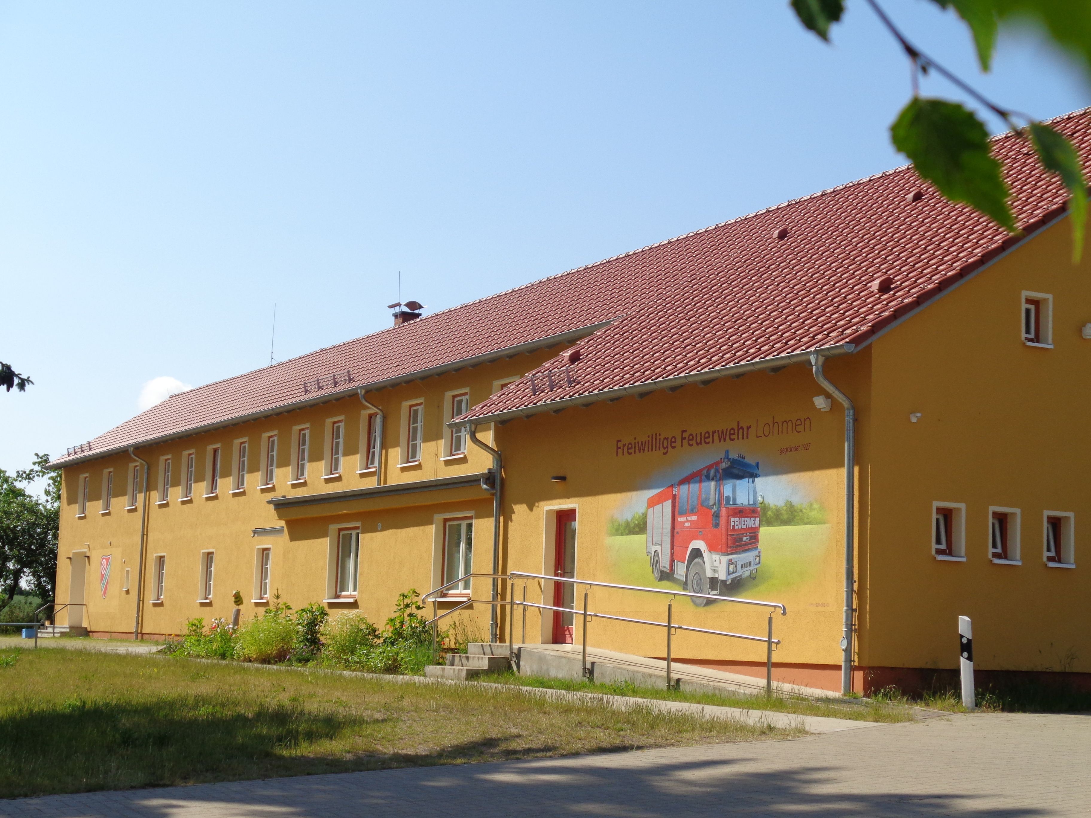 Mehrzweckgebäude genutzt von der Freiwilligen Feuerwehr, dem Hort und dem SV ´90 Lohmen