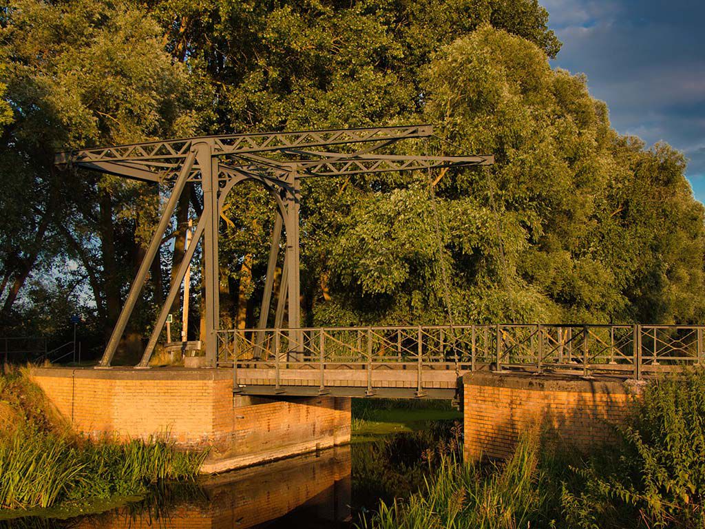 denkmalgeschützte Zugbrücke aus dem Jahr 1895